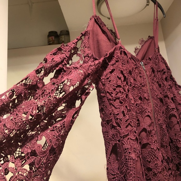 ASTR maroony purple lace cold shoulder sleeveless dress 
- size xs - Picture 4 of 5